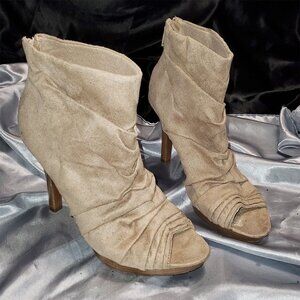 $$$ Fioni tan suede scrunch heeled ankle boots